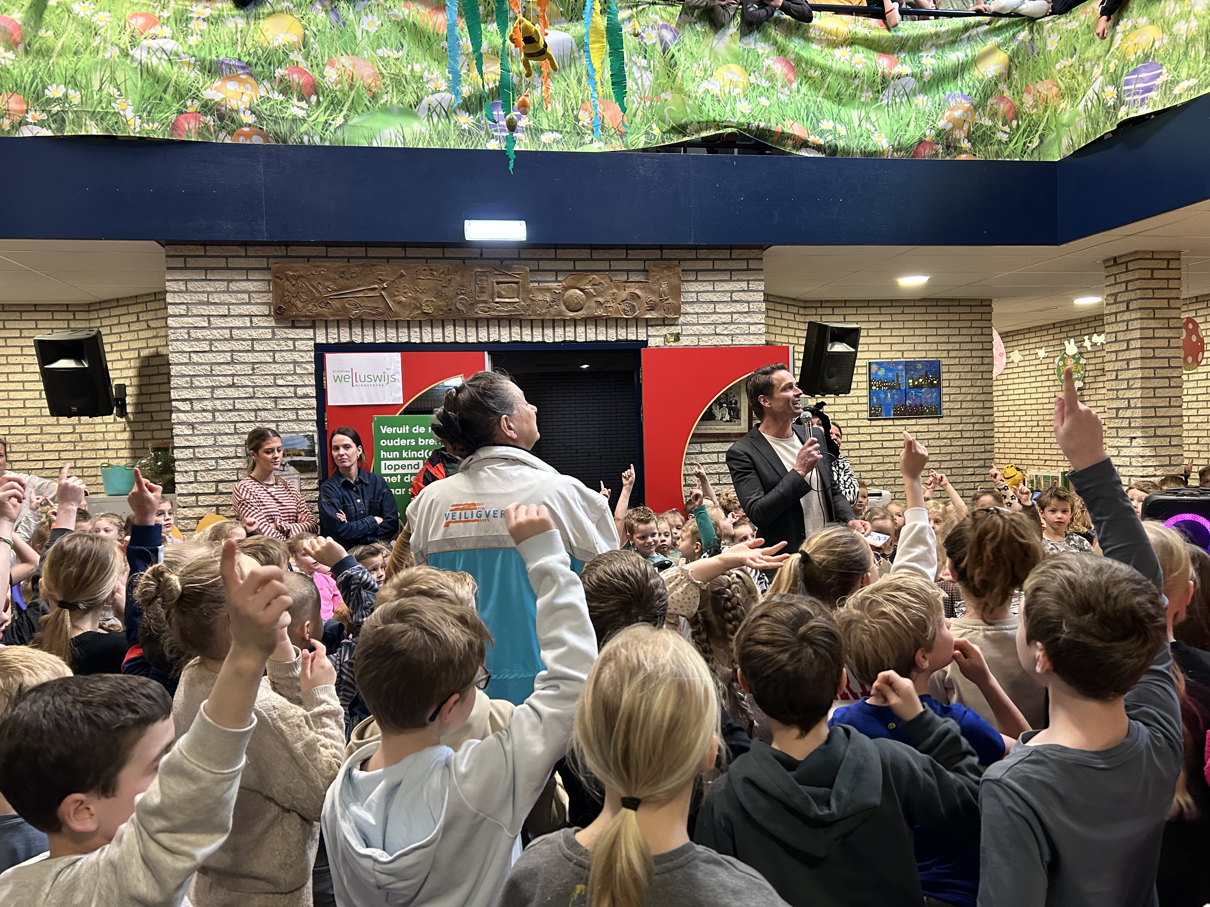 Wethouder Alwin te Rietstap sprak de leerlingen toe.