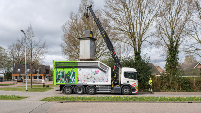 Foto van ROVA-inzamelwagen voor ingeleverd glas